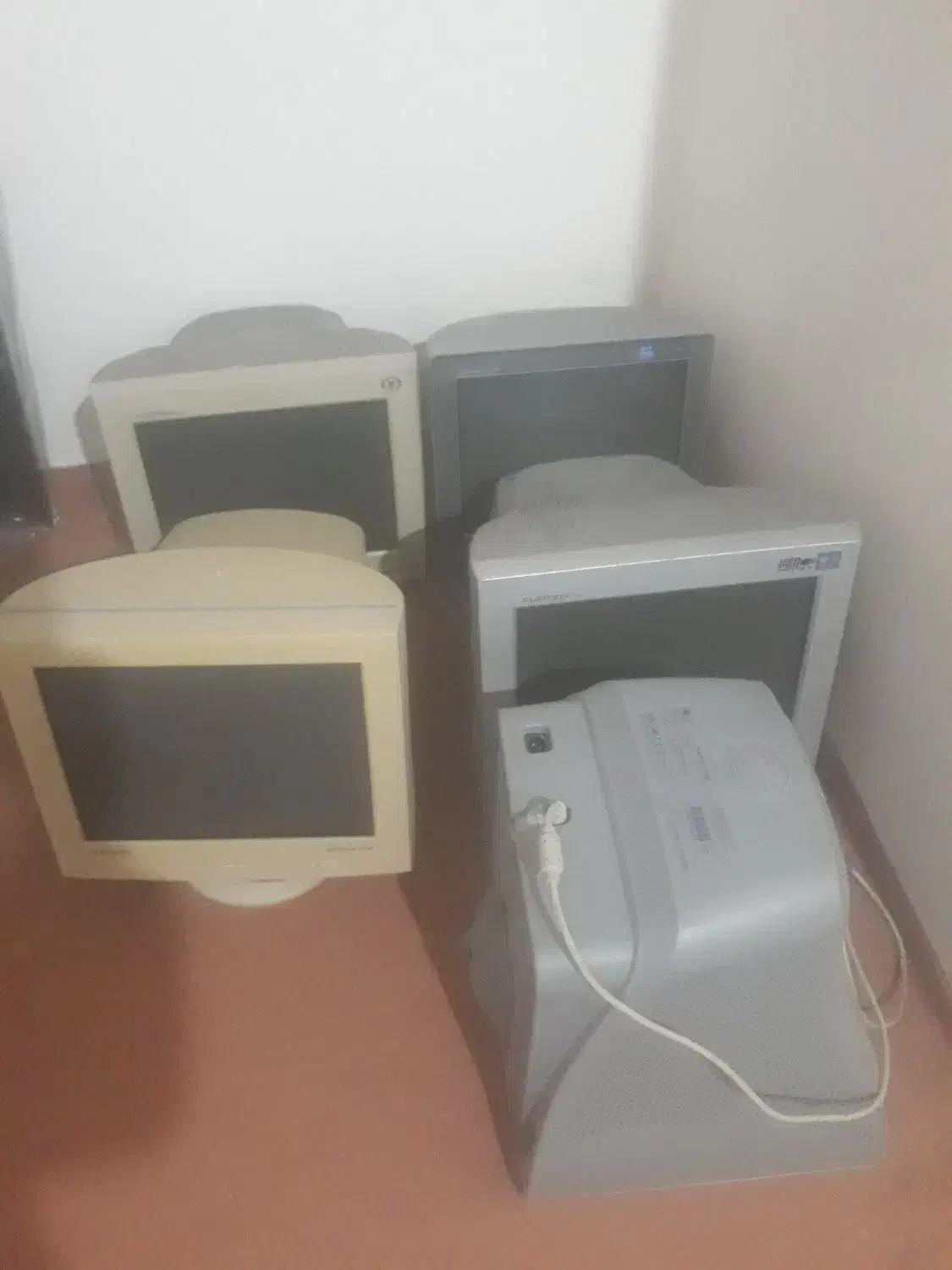 مانیتور سالم|رایانه رومیزی|سنندج, |دیوار