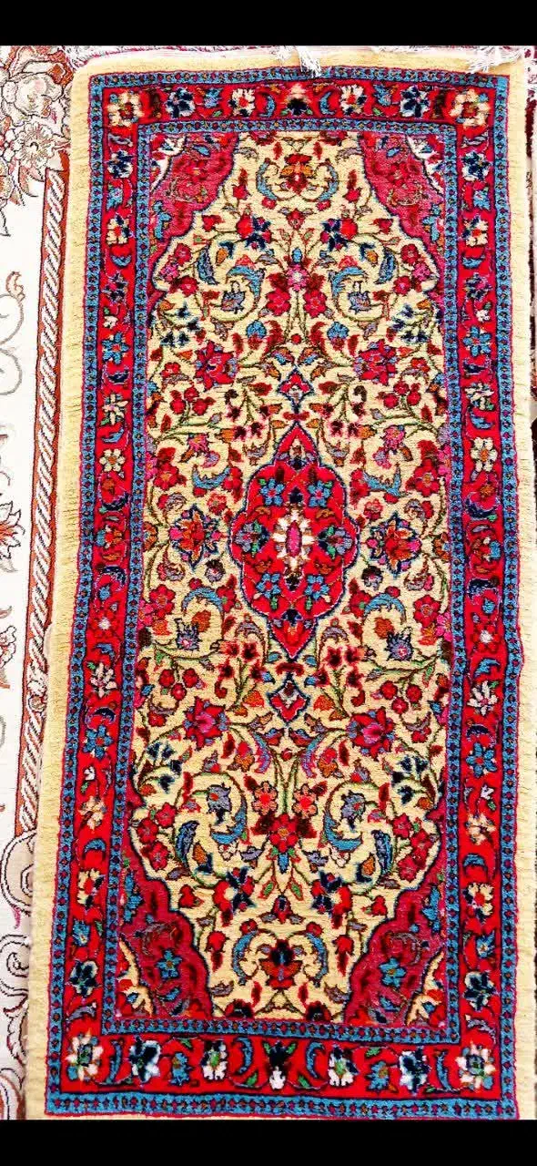 قالیچه تازه بافت شده|فرش|قم, چهل درخت|دیوار