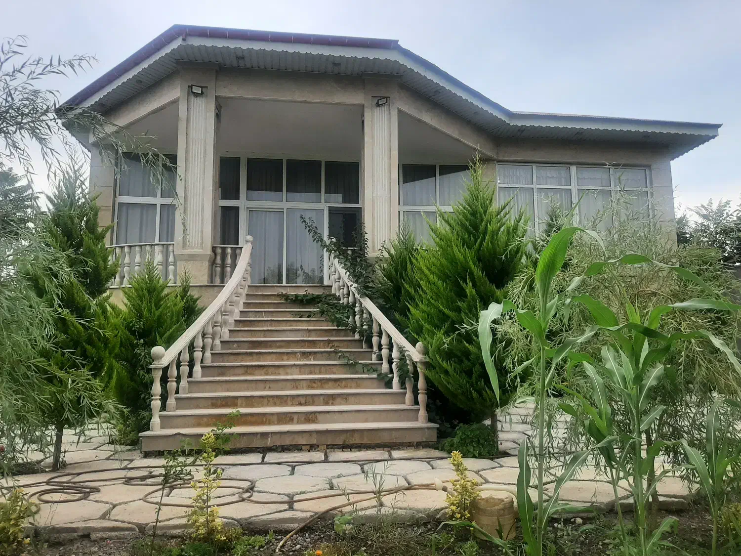 فروش ویلای لوکس 11 هزارمتری 4 خوابه سند تک برگ|فروش خانه و ویلا|گوراب زرمیخ, |دیوار