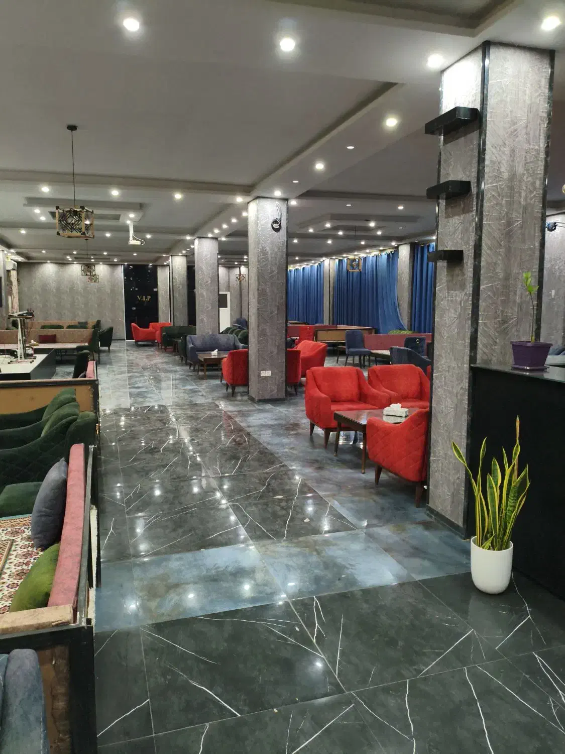 باغچه رستوران|استخدام خدمات فروشگاه و رستوران|اسلامشهر, مسکن مهر اسلاشهر (شهرک امام خمینی)|دیوار