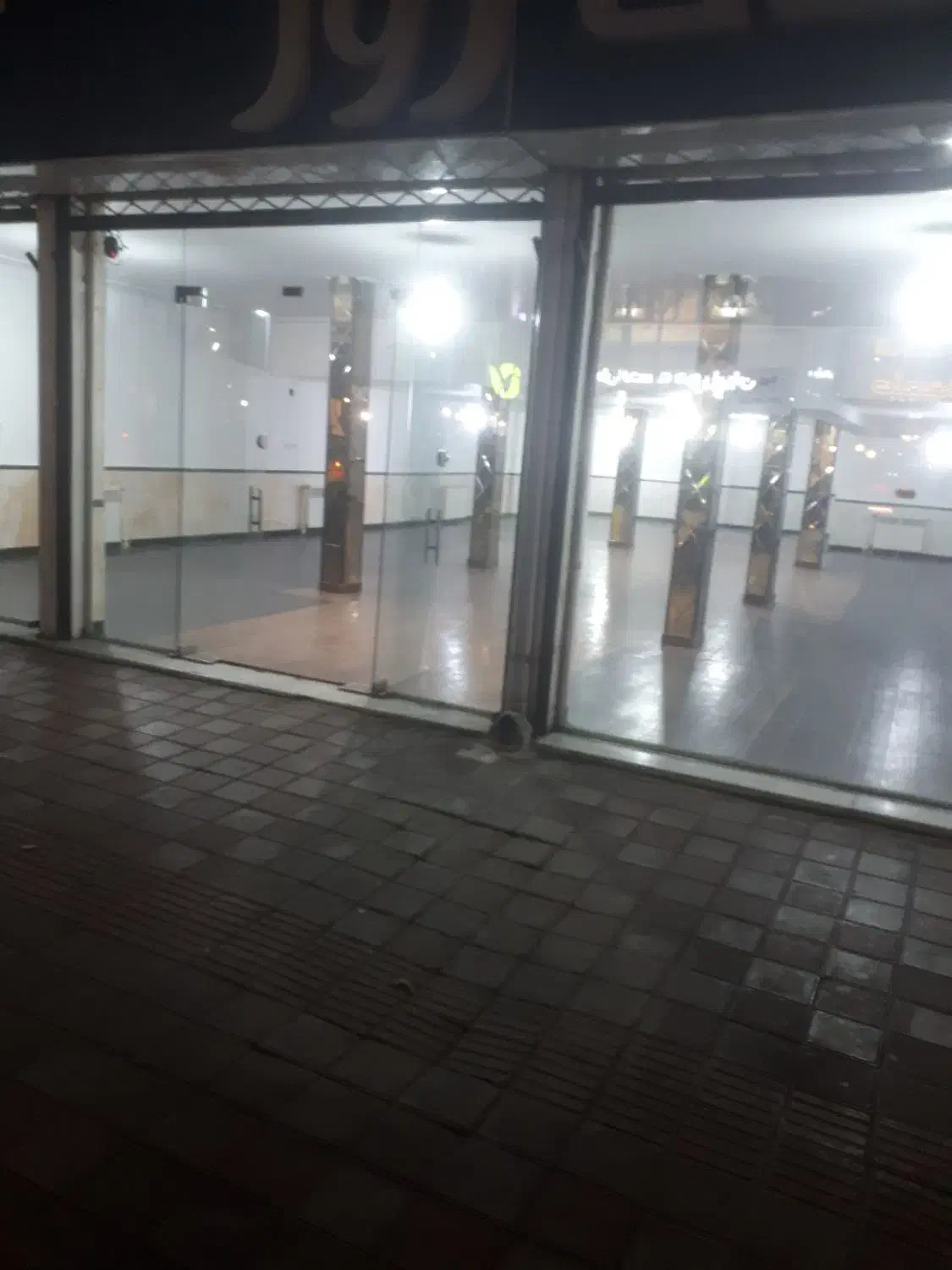 اجاره مغازه ۱۶۸متری بر اصلی خیابان شهید انصاری|اجارهٔ مغازه و غرفه|رشت, شالکو|دیوار