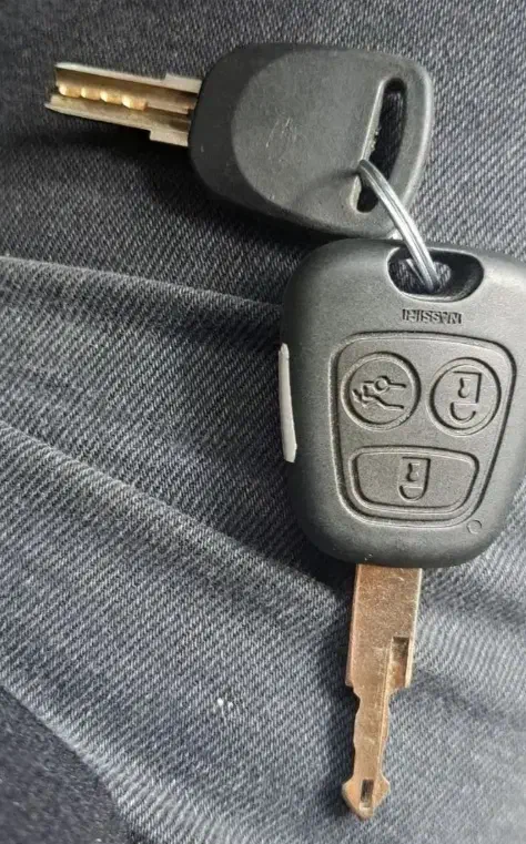 سویچ گمکردم برای وانت|اشیا|احمدآبادمستوفی, |دیوار