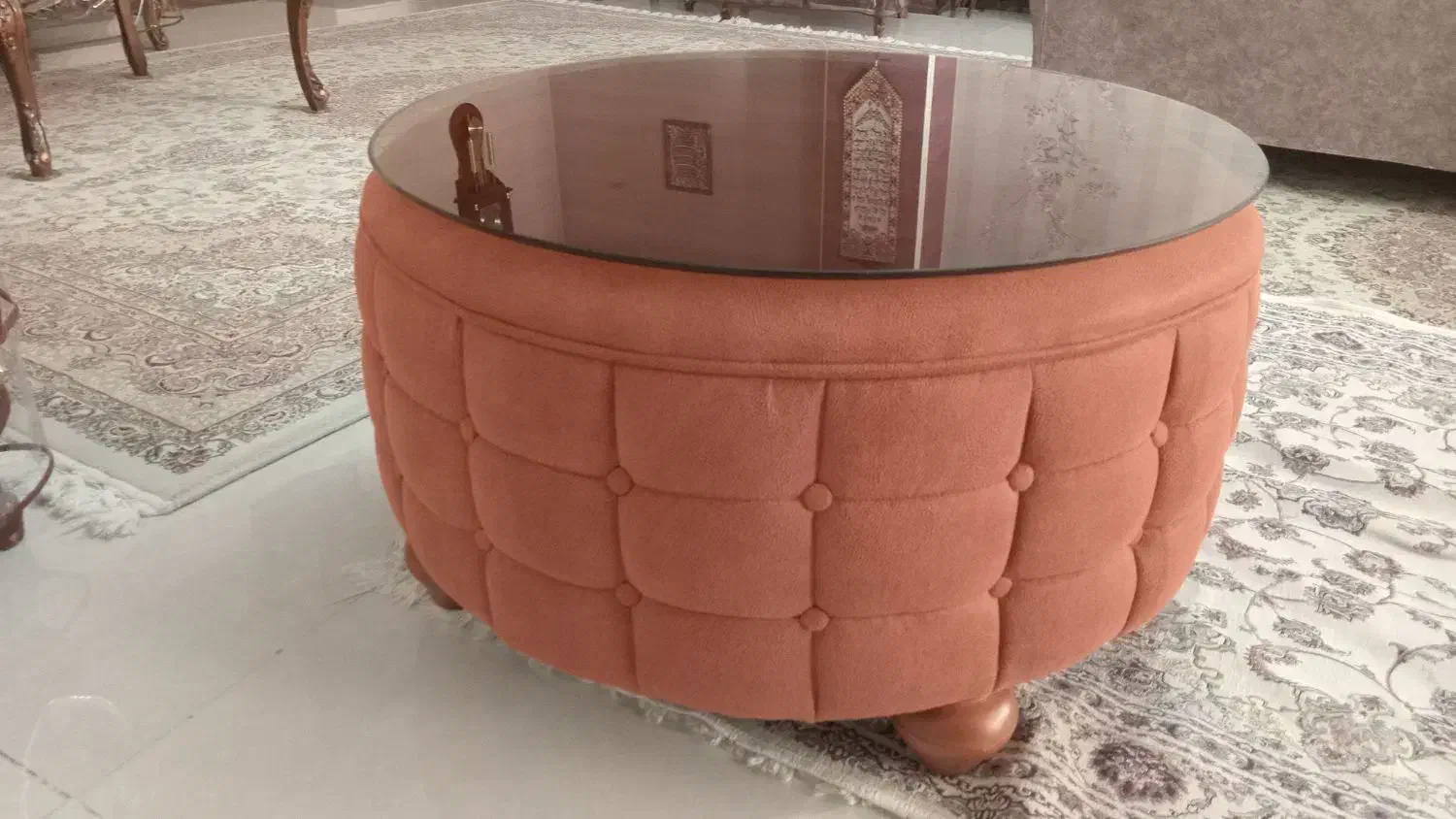 میز جلو مبل چستر با شیشه در حد نو با تخفیف ویژه|مبلمان خانگی و میز عسلی|تهران, شادمان|دیوار