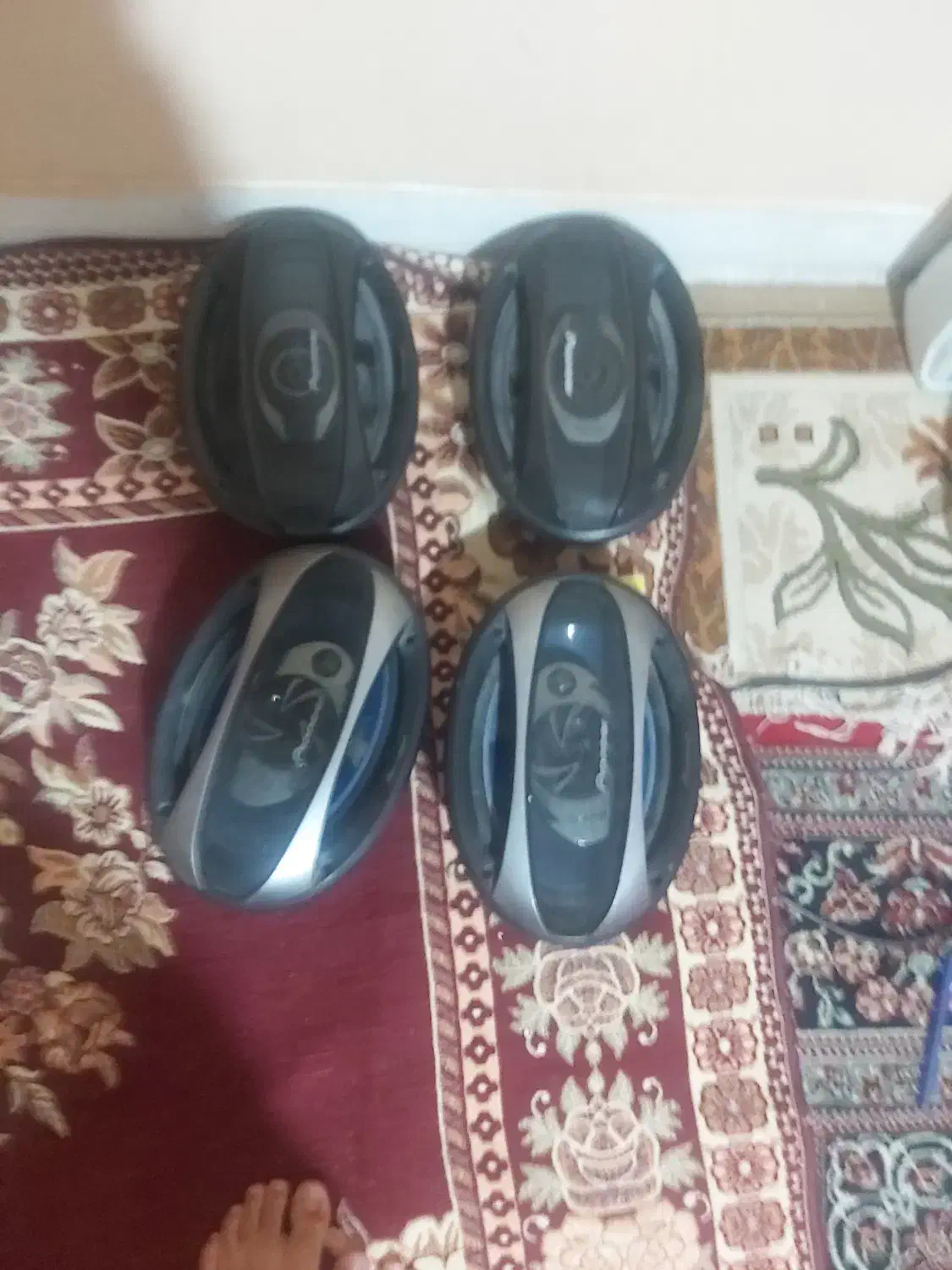 دو جفت باند پایونیر|صوتی و تصویری|مهاجران, |دیوار