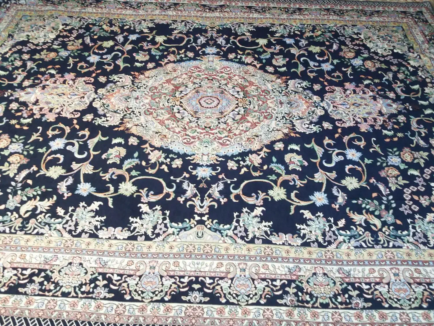 روفرشی|روفرشی|اقبالیه, |دیوار