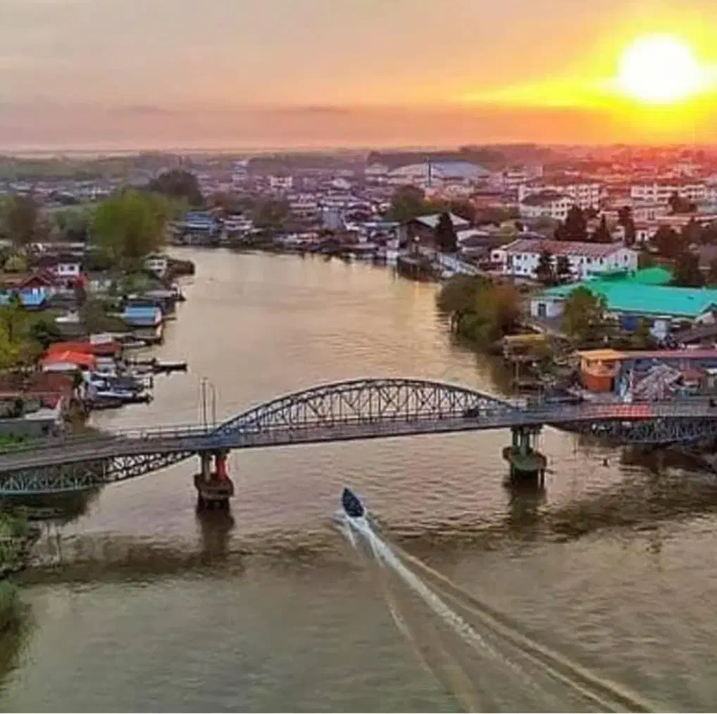 اسکله VIPتالاب گردی و قایق سواری اسکی روی آب بندر|تور و چارتر|بندر انزلی, قلم گوده|دیوار