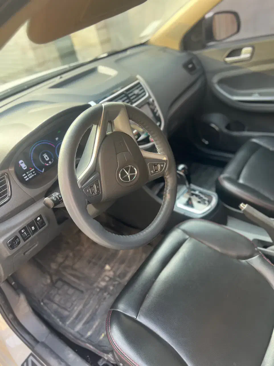 جک j4 ۱۴۰۳ سفید|خودرو سواری و وانت|قم, زنبیل آباد|دیوار