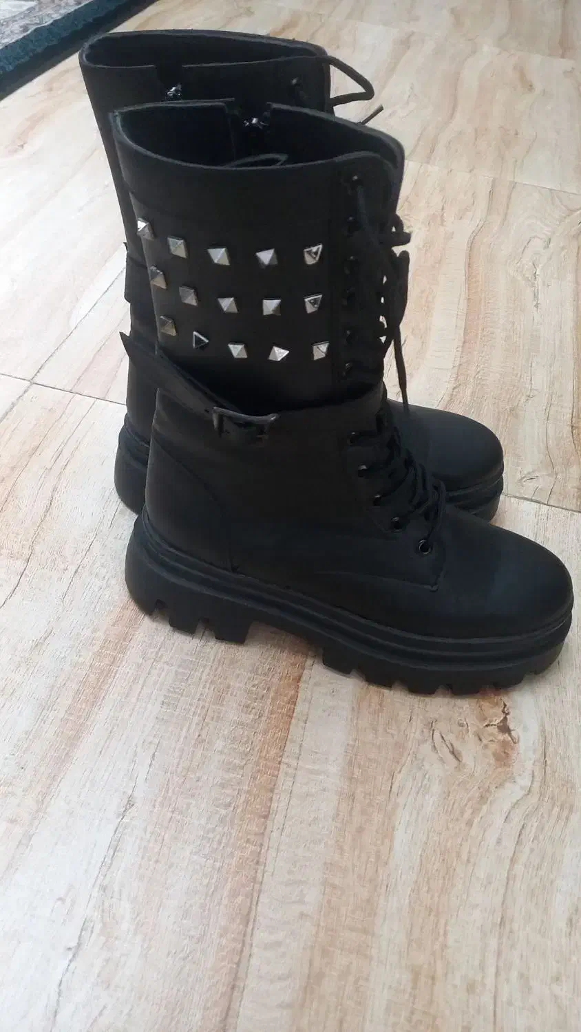 نیم  بوت|کیف، کفش، کمربند|جویبار, |دیوار