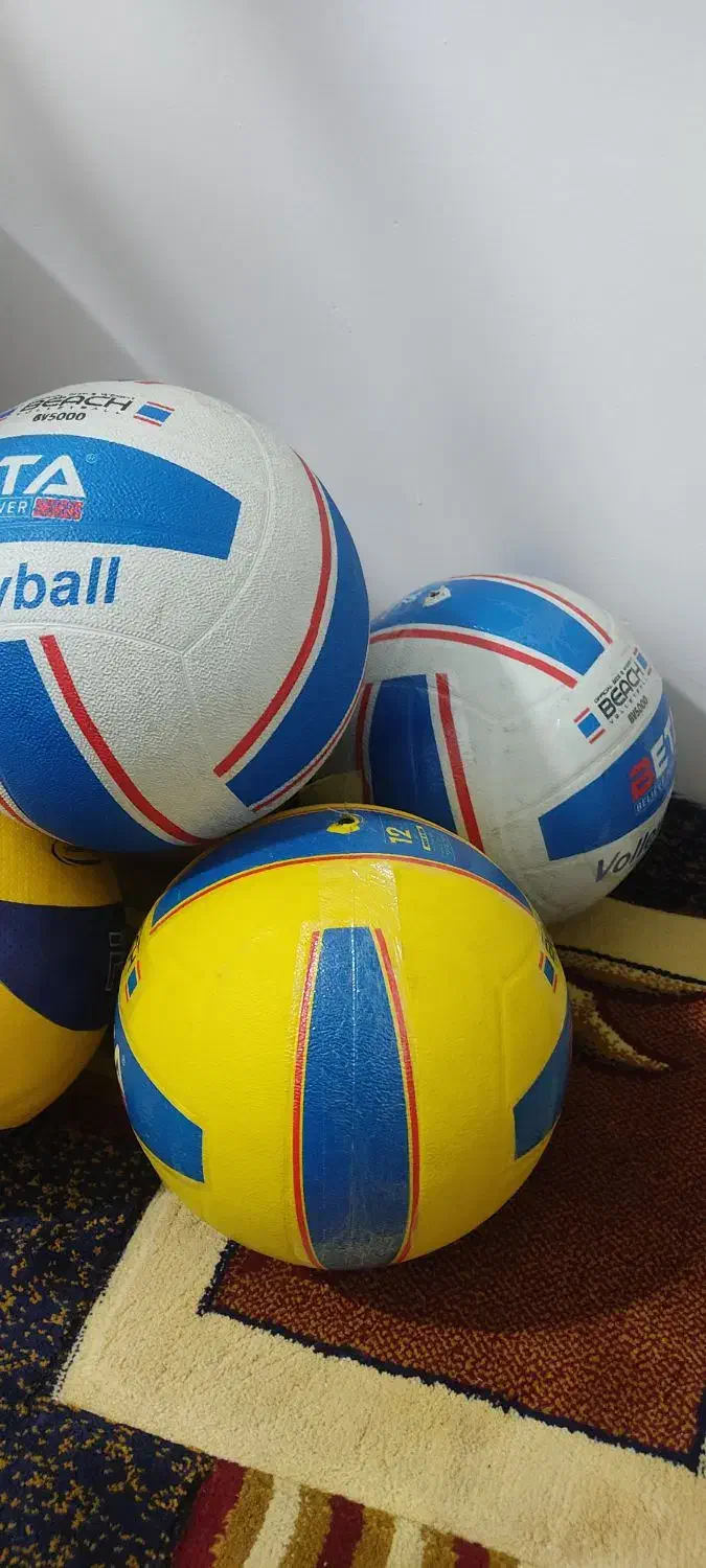 تعدادی توپ والیبال|ورزش‌های توپی|مشهد, ابوذر|دیوار