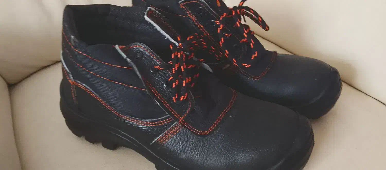 کفش کار|کیف، کفش، کمربند|ابهر, |دیوار