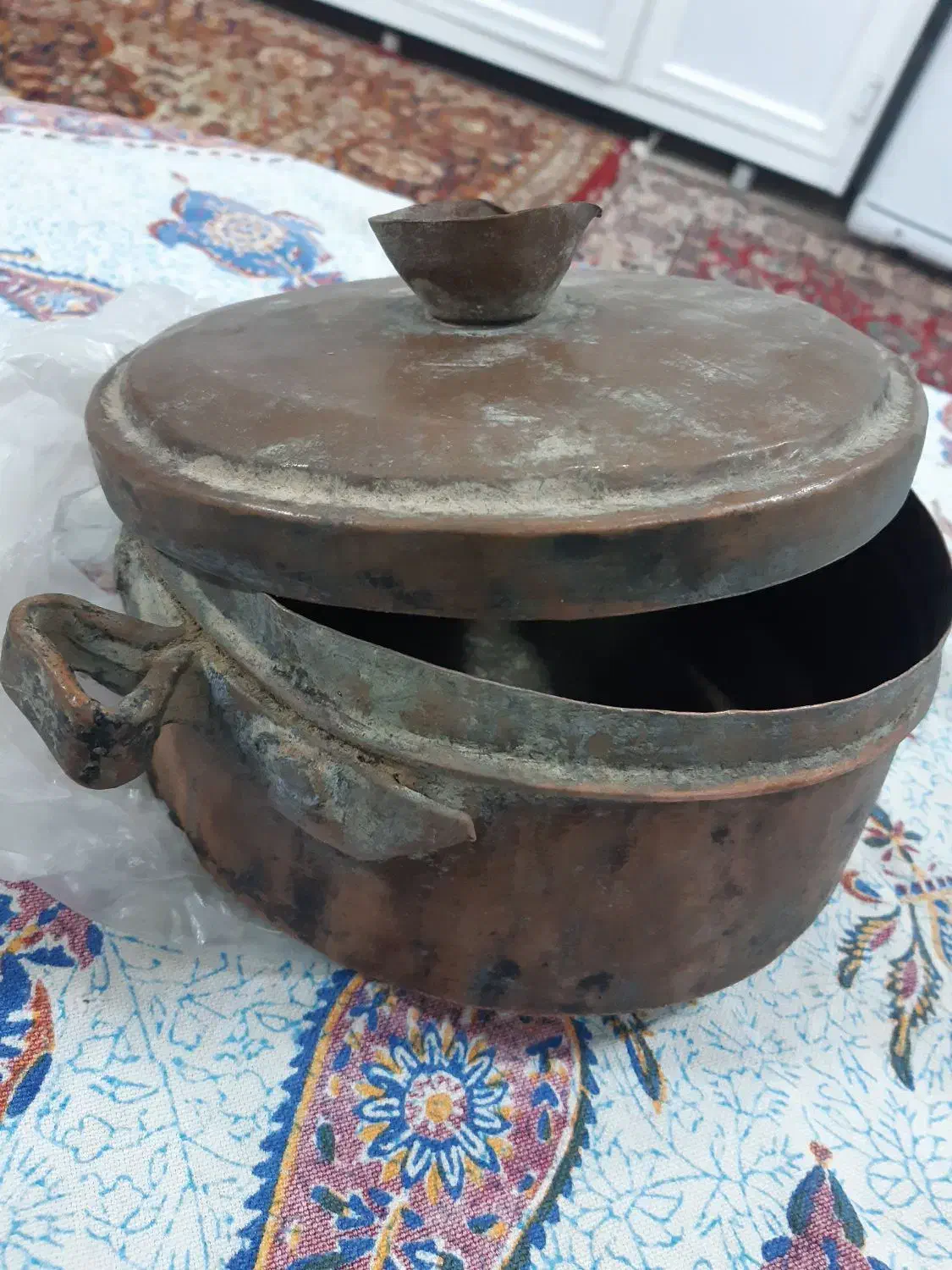 دیگچه مسی|ظروف پخت‌وپز|قم, چهار مردان|دیوار