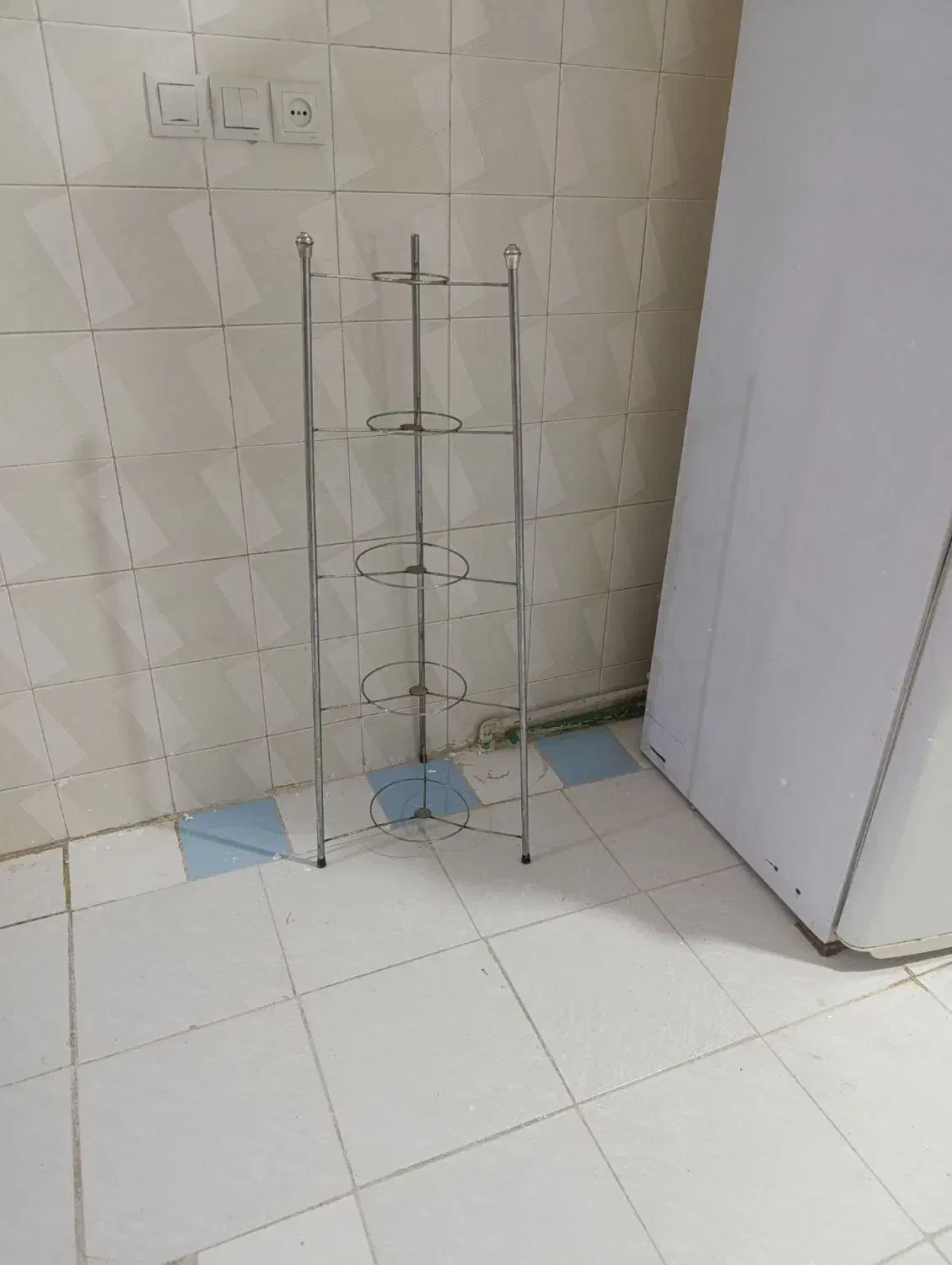 پایه قابلمه|آب‌چکان و نظم‌دهنده ظروف|رشت, حمیدیان|دیوار