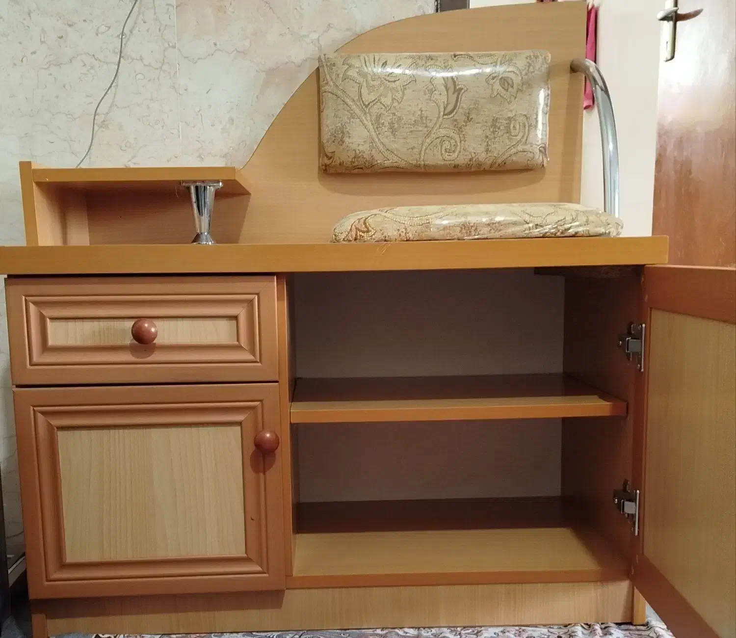 میز تلفن|میز تلفن|رشت, گلباغ نماز|دیوار