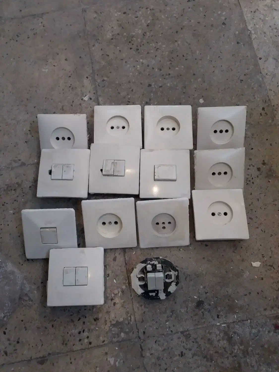 درب سرویس دستگیر و قفل کلید پریز درب اتاق|حراج|تهران, لویزان|دیوار