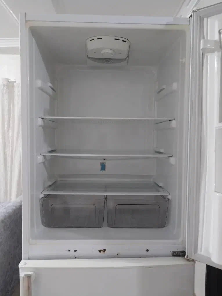 یخچال سوزان کاملا سالم بدون برفک|یخچال و فریزر|رشت, معلولین|دیوار