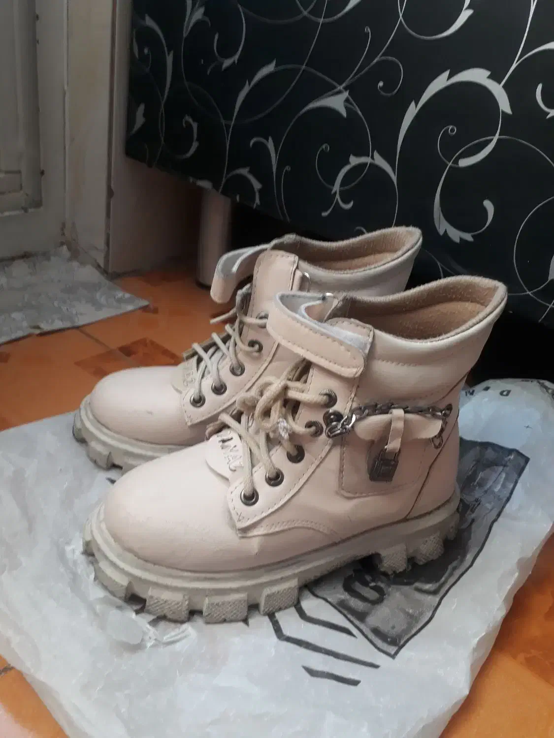 پوتین دخترانه کرمی رنگ|کیف، کفش، کمربند|قدس, شهر‌قدس|دیوار