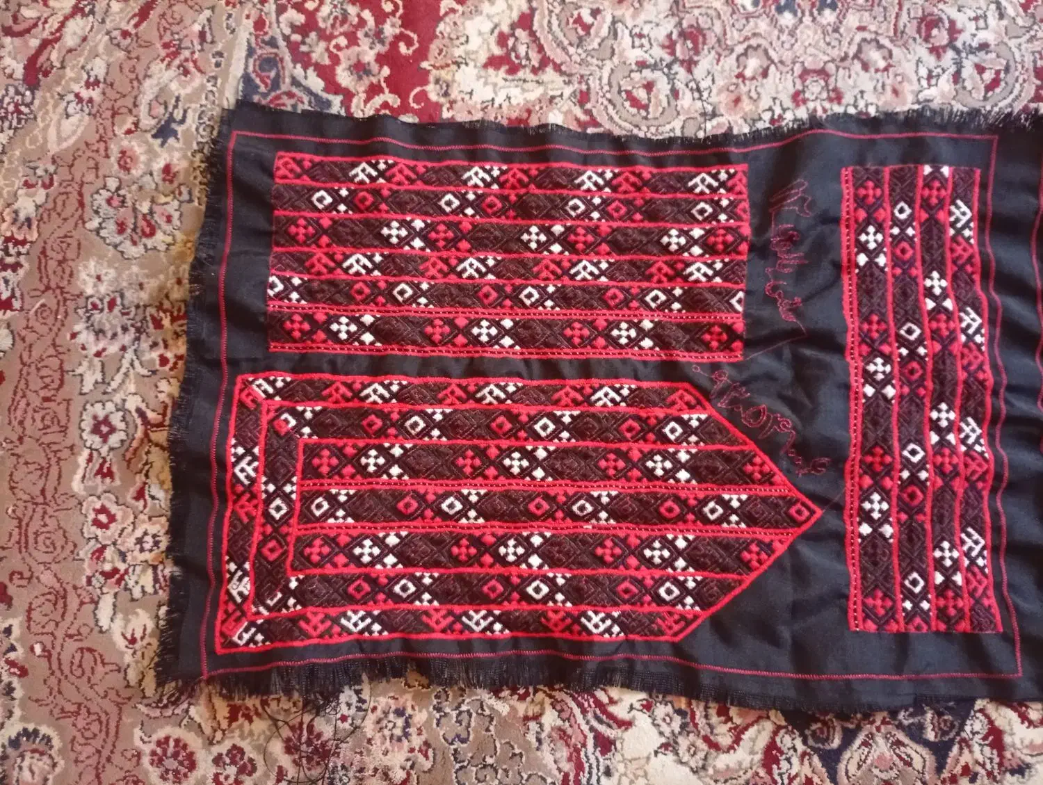 یک سرویس کامل زی آستین بلوچی|لباس|قشم, |دیوار