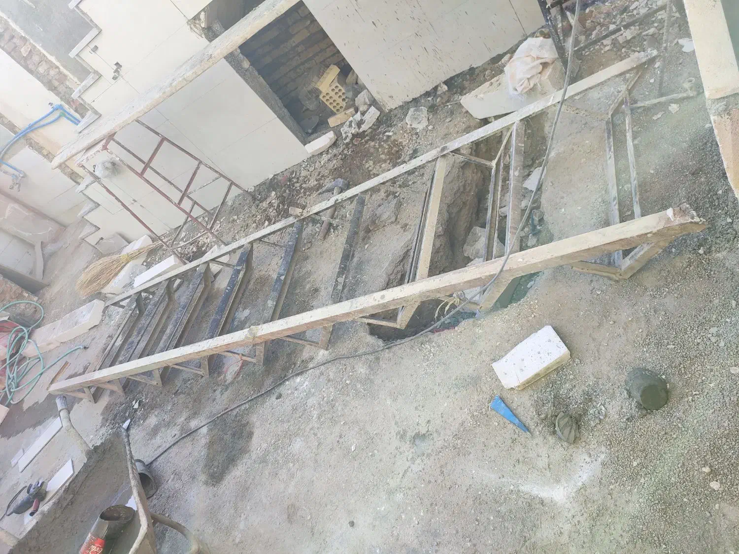 پله آهنی محکم|مصالح و تجهیزات ساختمان|فامنین, |دیوار