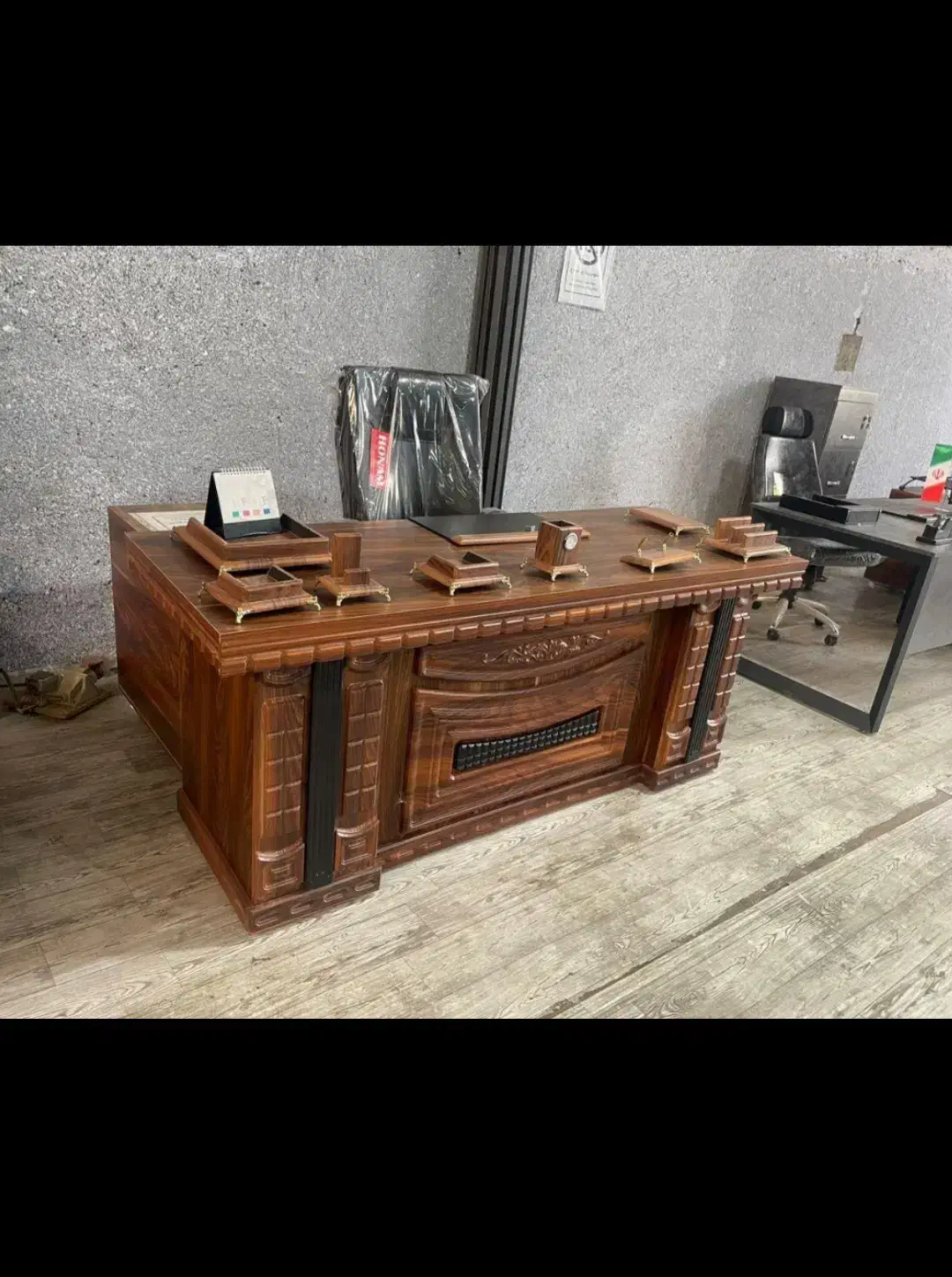 میز مدیریتی آراد|دفتر کار|صدرا-فارس, فاز ۱|دیوار