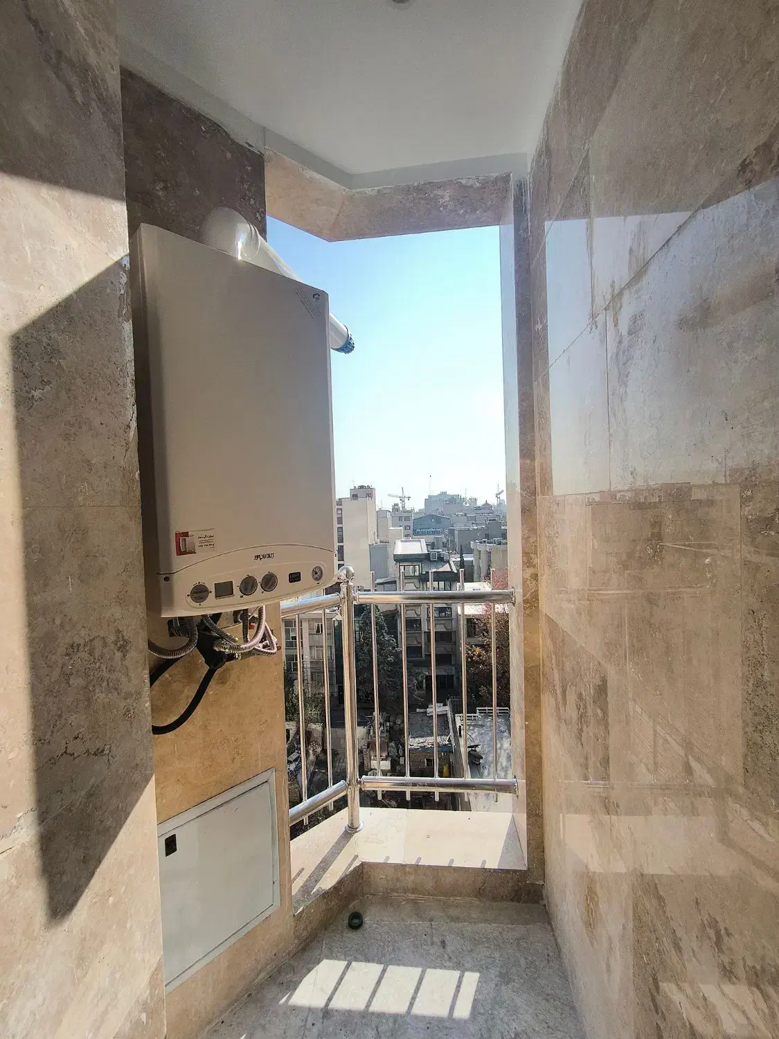 آپارتمان ۱۳۰ متر * شاهکار * «کلیدنخورده ' غرق نور»