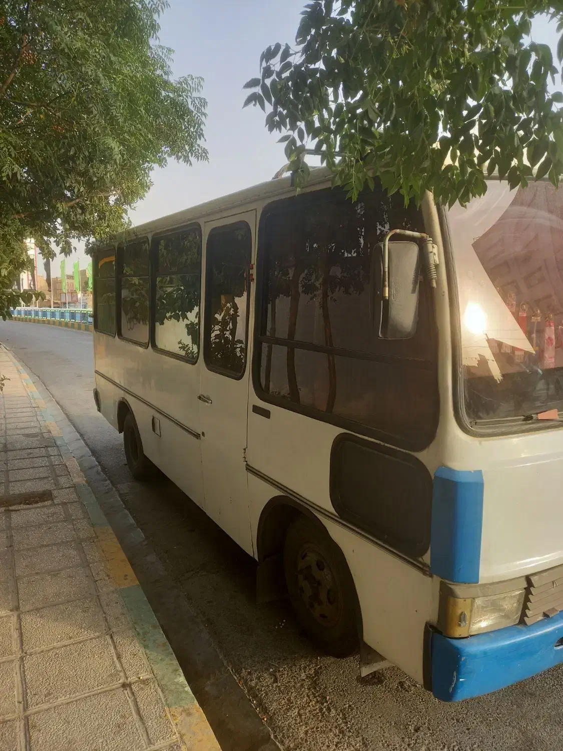 مینی بوس اویکو|خودرو سنگین|رباط‌کریم, رباط‌کریم|دیوار