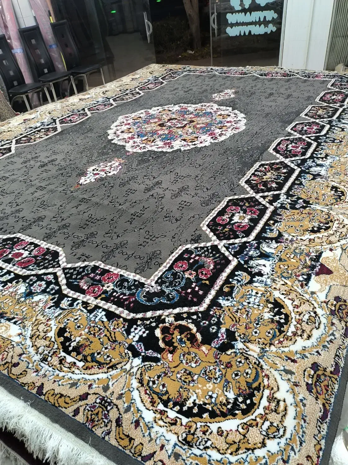 فرش سه و چهار اقتصادی طرح مدرن زمینه طوسی درحد نو|فرش|اصفهان, عطار نیشابوری|دیوار