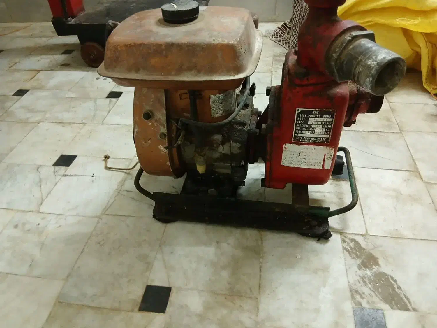 پمپ آب بنزینی|مصالح و تجهیزات ساختمان|قم, منبع آب|دیوار