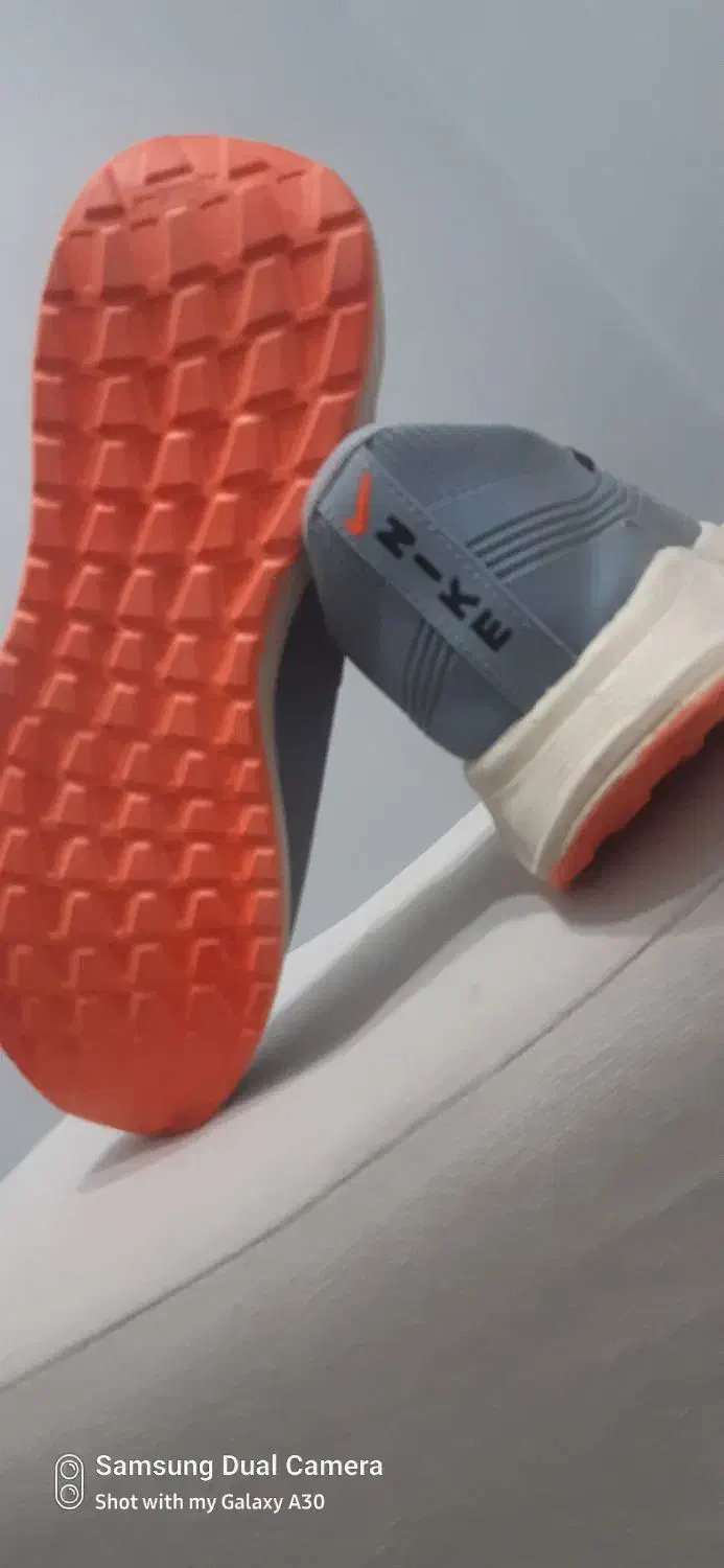 کفش نایک ۴۴|کیف، کفش، کمربند|صدرا-فارس, فاز ۱|دیوار