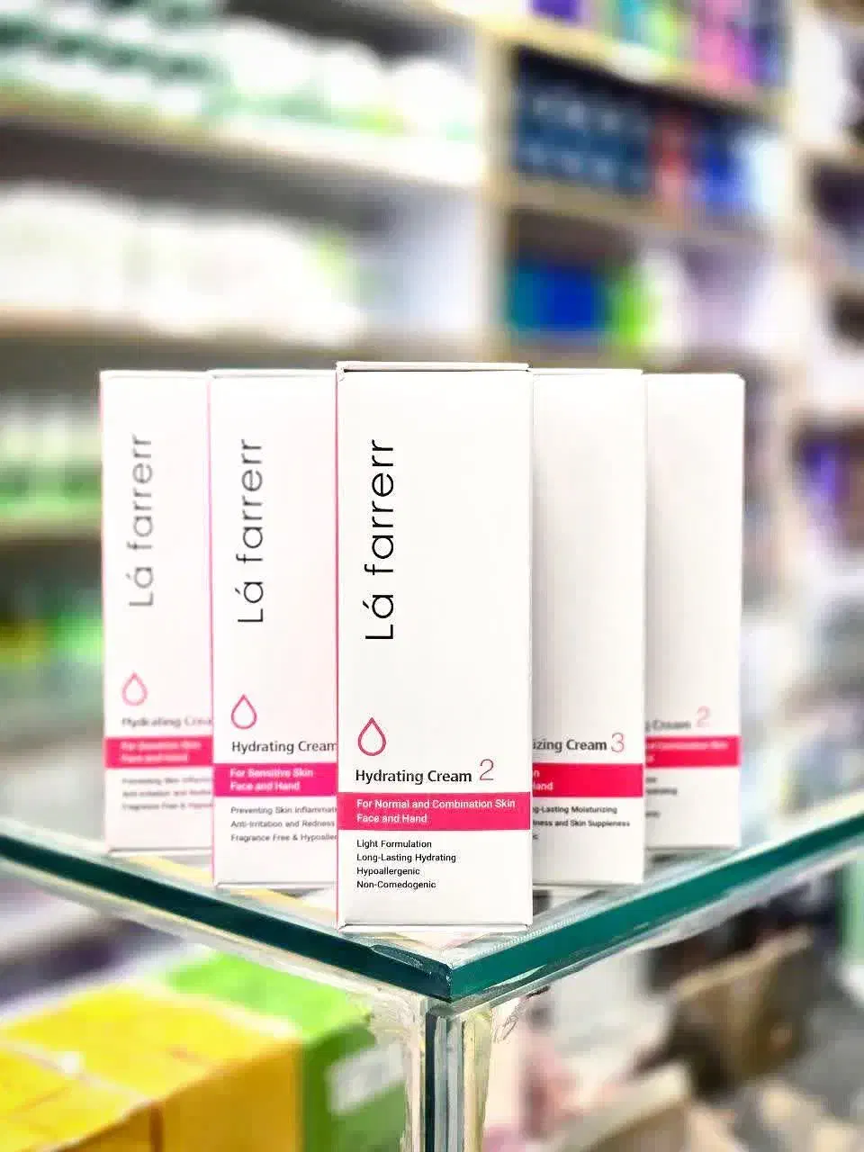 کرم آبرسان و مرطوب کننده لافارر آرایشی افشار|آرایشی، بهداشتی، درمانی|قم, نیروگاه|دیوار