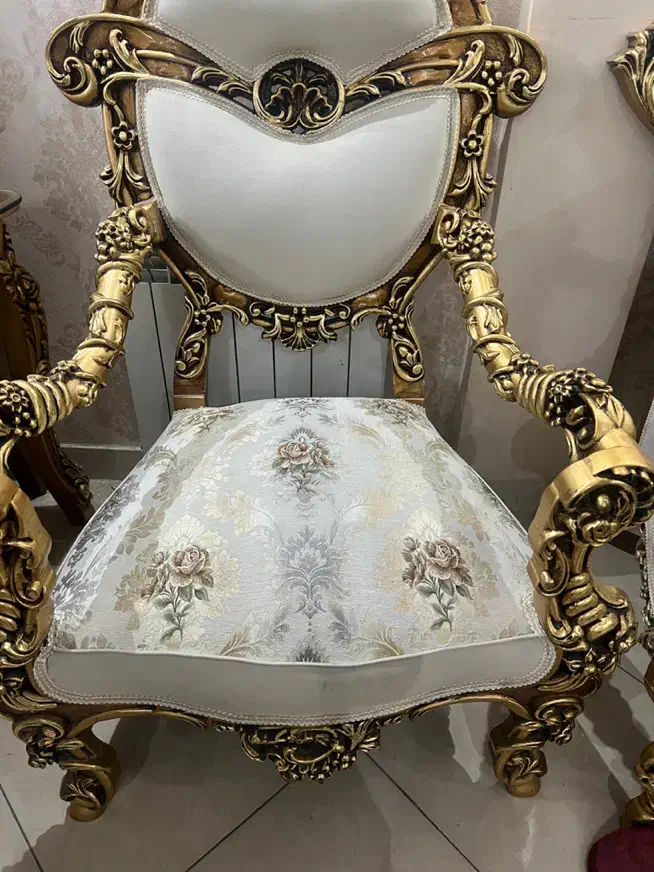 مبل سلطنتی ۷ نفره و میز ناهارخوری ۶ نفره|مبلمان خانگی و میز عسلی|تهران, جیحون|دیوار