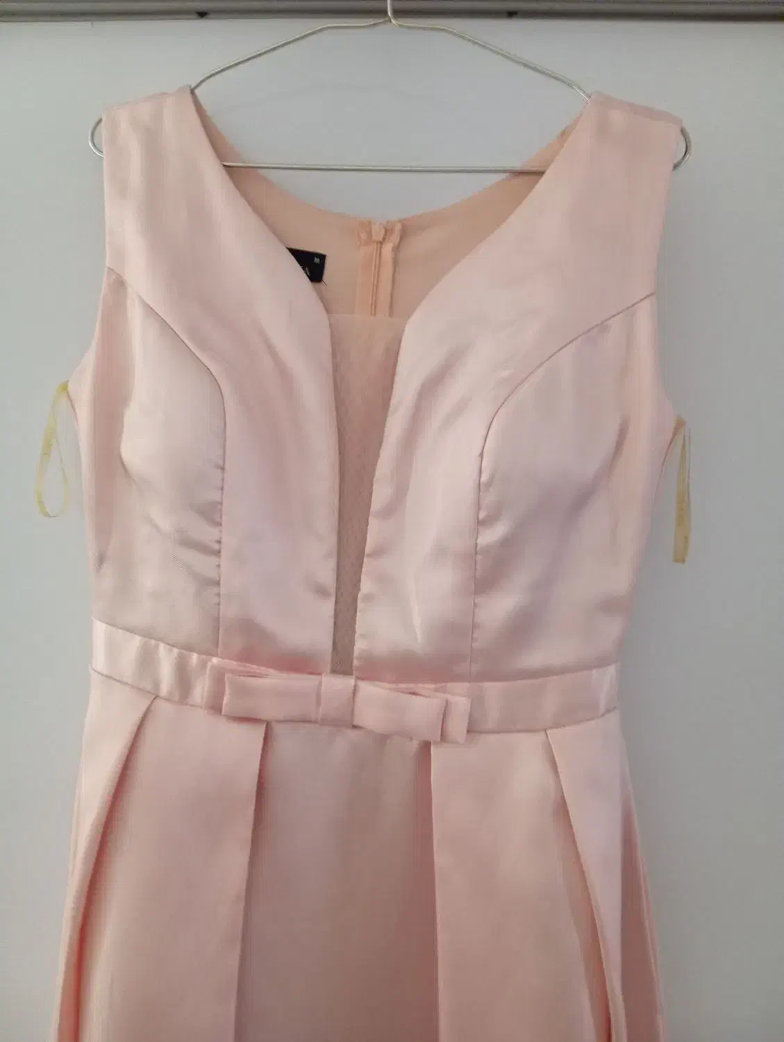 پیراهن مجلسی|لباس|میانه, |دیوار