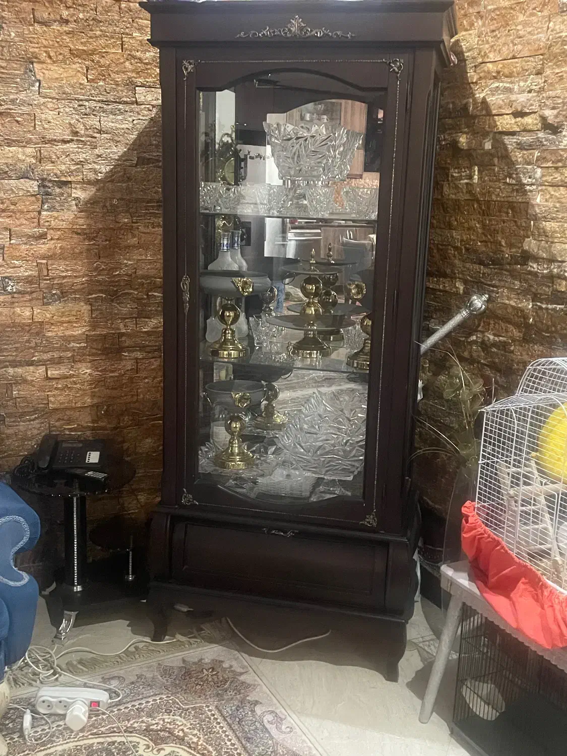بوفه با چوب گردو  بسیار جا دار و دارای نور پردازی|بوفه، ویترین، کنسول|تهران, جوادیه تهرانپارس|دیوار