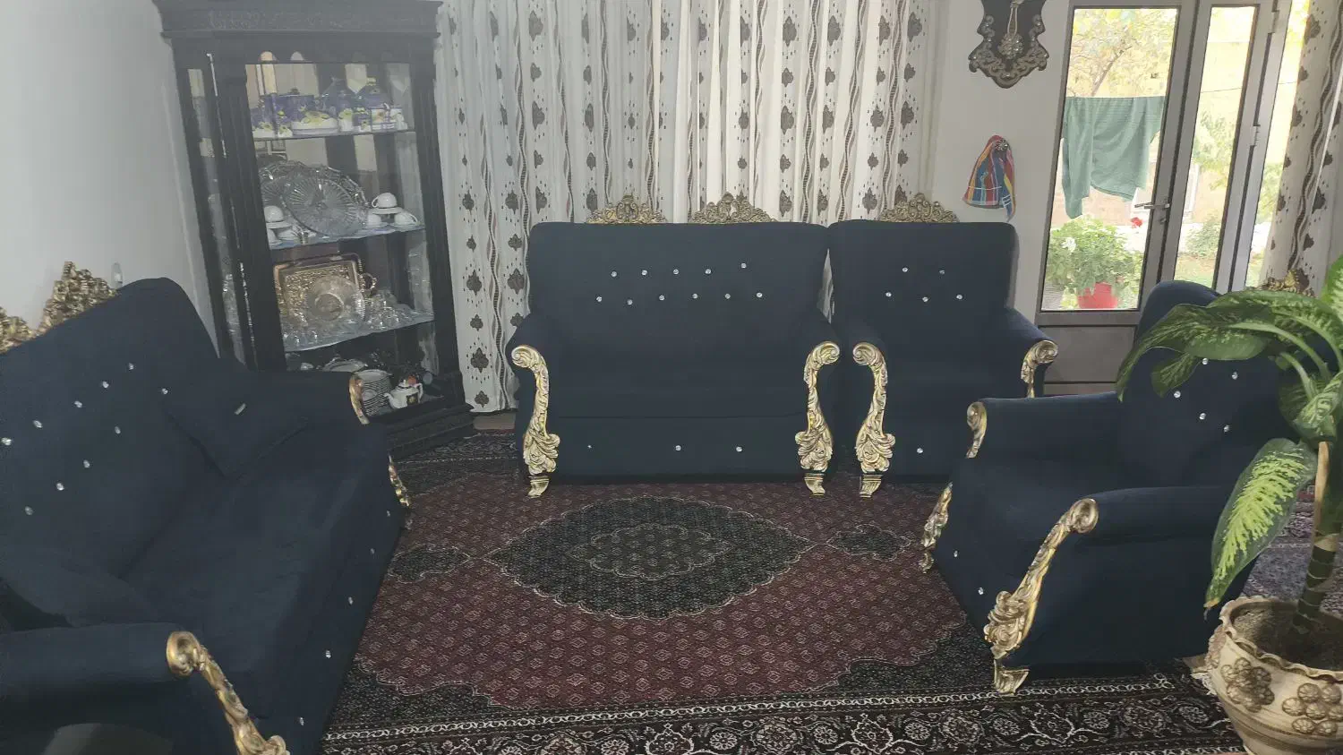 یک دست مبل در حد نو|مبلمان خانگی و میز عسلی|صائین قلعه, |دیوار