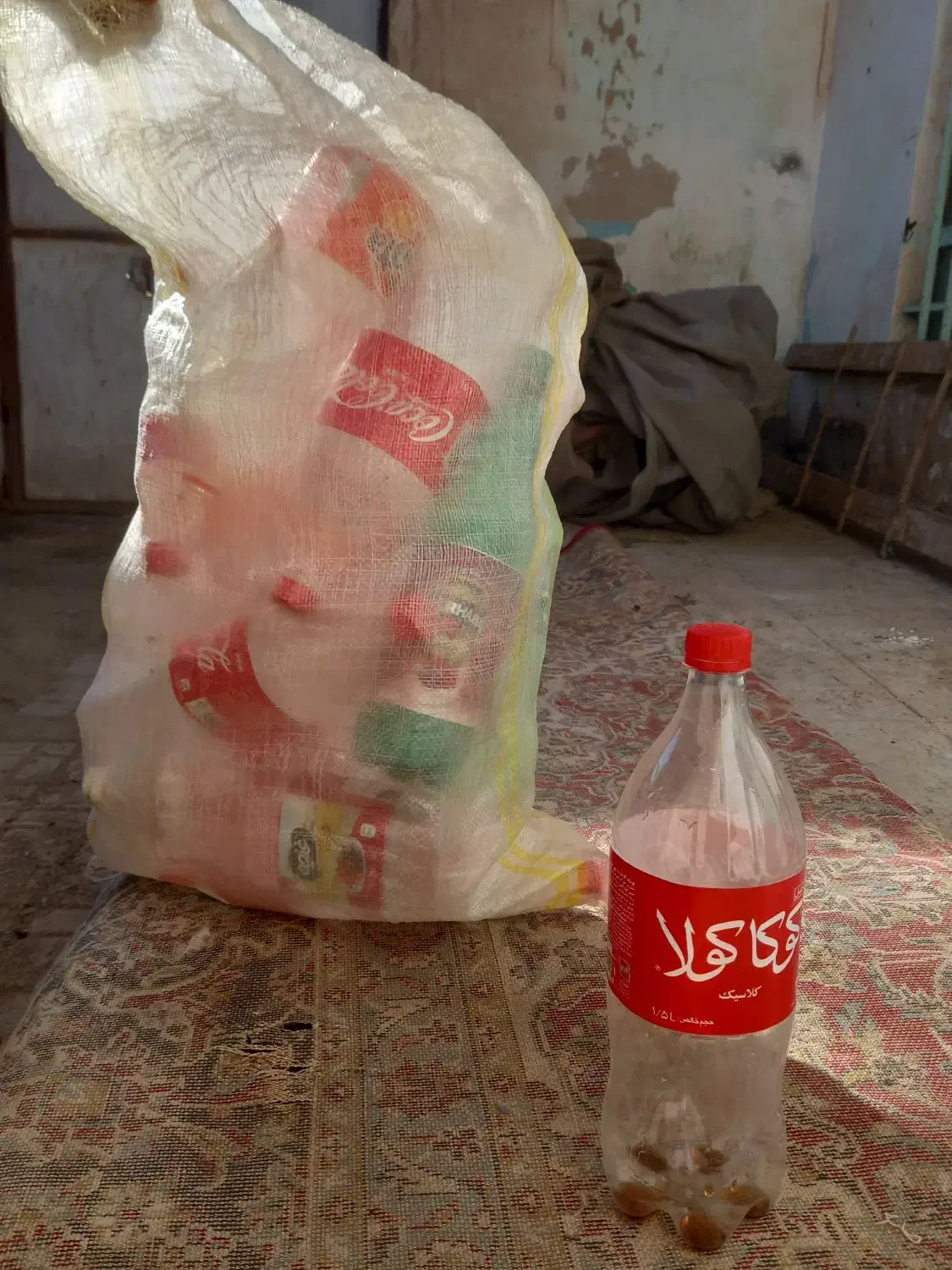 بطری نوشابه|ظروف نگهدارنده، پلاستیکی، یکبارمصرف|بیرجند, |دیوار