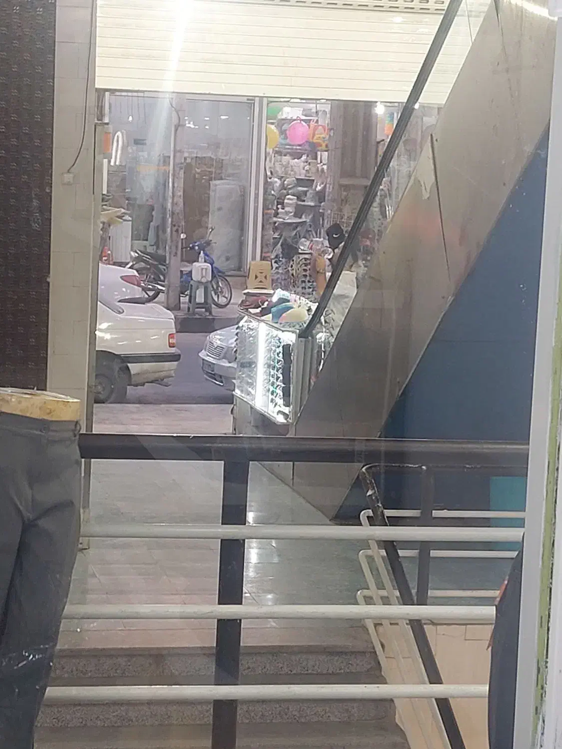 مغازه واقع در پاساژ ستاره دشتستان(پله برقی)|فروش مغازه و غرفه|برازجان, |دیوار