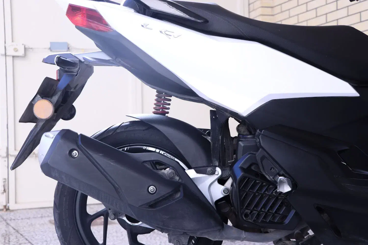 کیلیک طرح واریو 170|موتورسیکلت|ابریشم, |دیوار