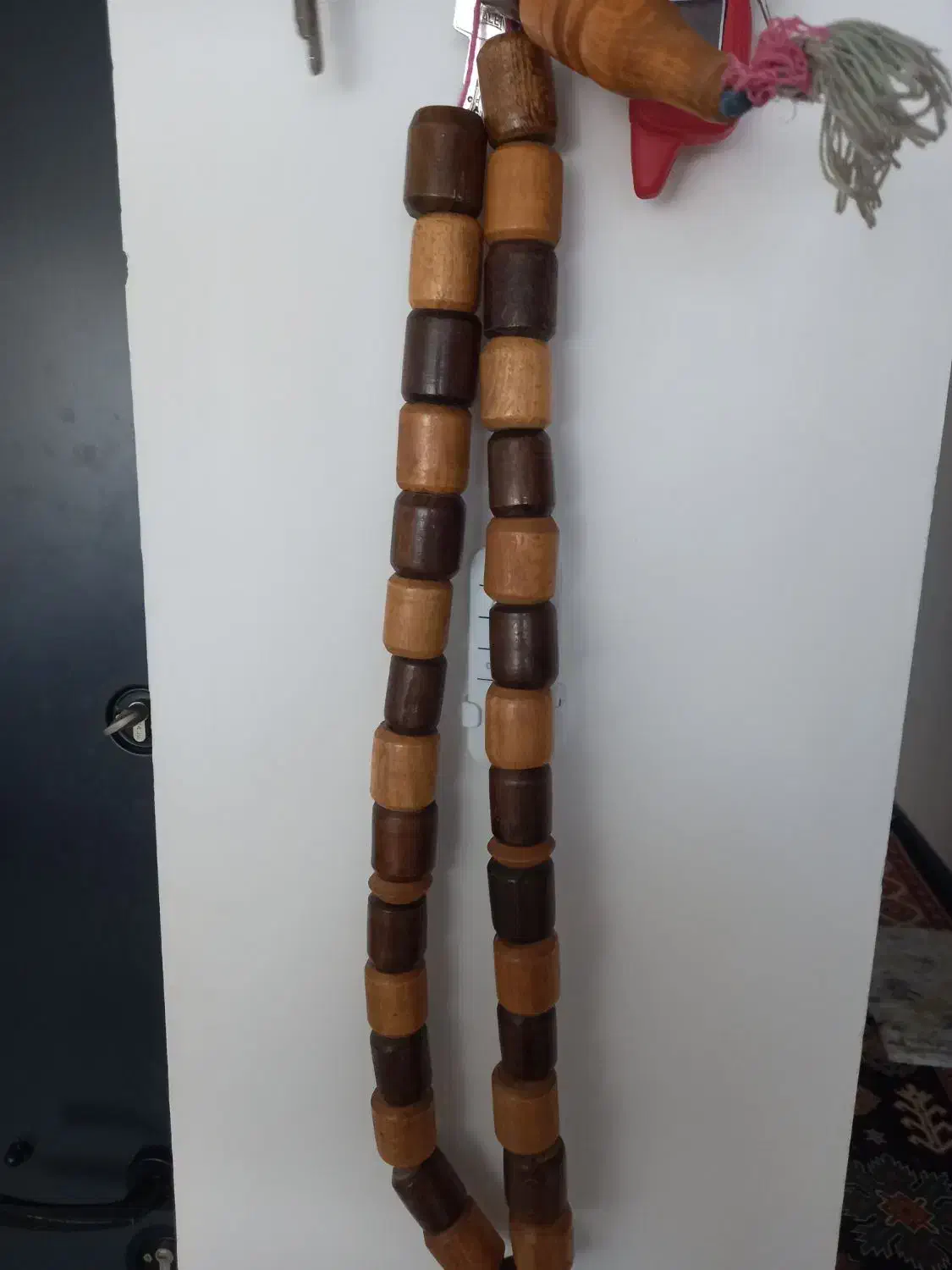 تسبیح چوبی بزرگ|کلکسیون اشیاء عتیقه|بجنورد, |دیوار