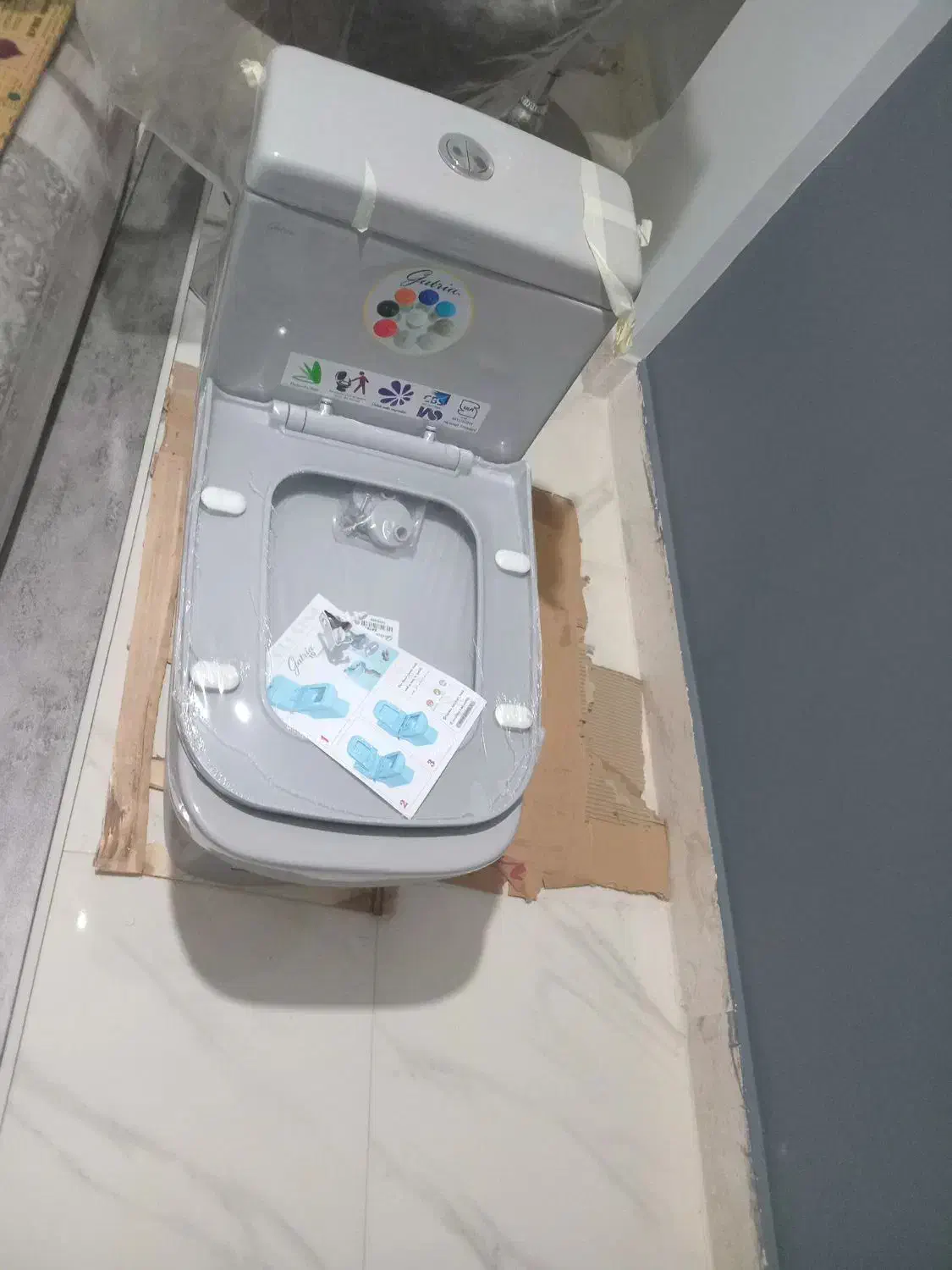 توالت فرنگی گاتریا|لوازم سرویس بهداشتی|صدرا-فارس, فاز ۱|دیوار