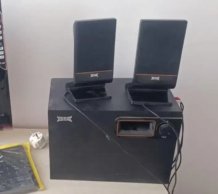 اسپیکر سه تکه بسیار سالم و با صدای با کیفیت|سیستم صوتی خانگی|بیرجند, |دیوار