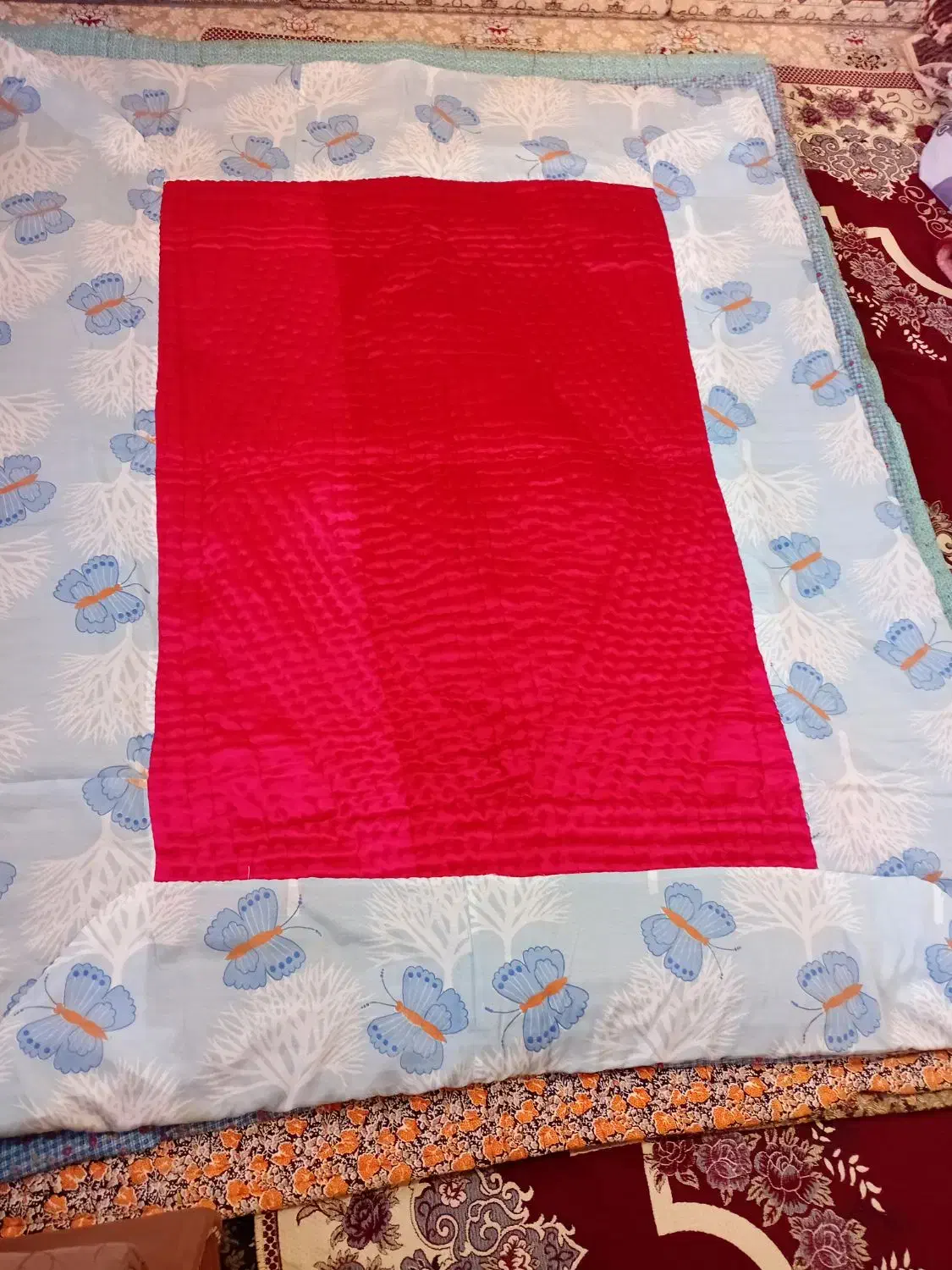 لحاف|رختخواب، بالش، پتو|اقبالیه, |دیوار