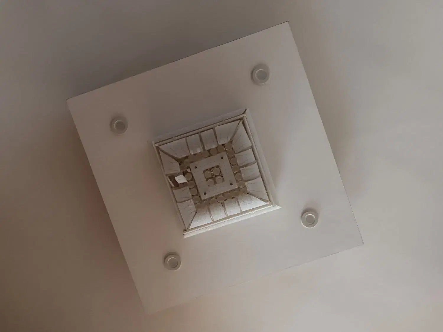 سه عدد لوستر|لوستر و چراغ آویز|شیراز, ترمینال باربری|دیوار