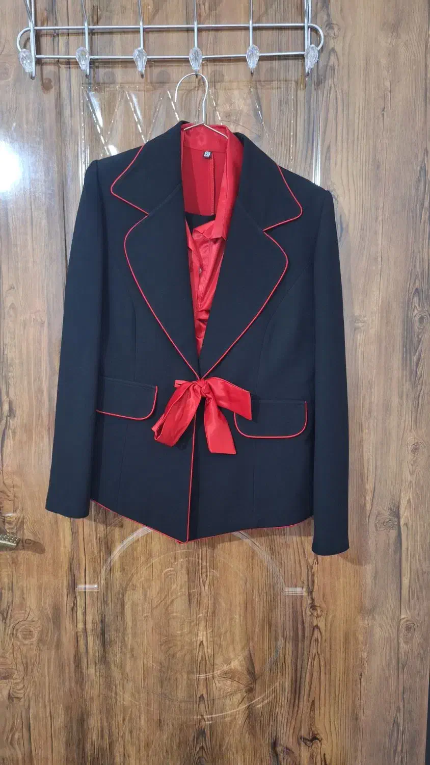 کت ودامن وزیره|لباس|سلماس, |دیوار