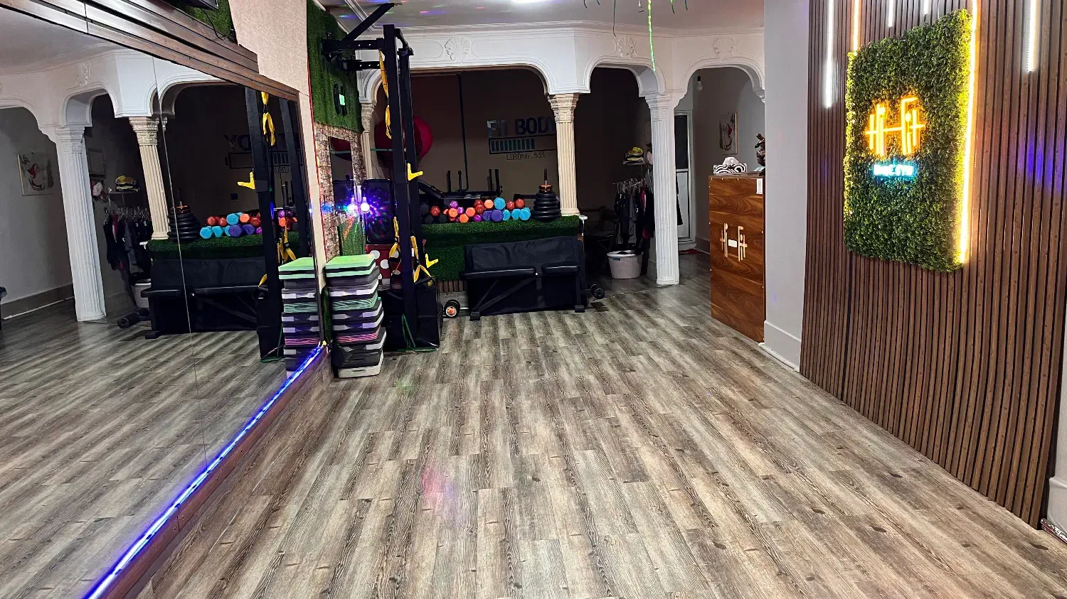 اجاره هوم جیم|اجارهٔ کوتاه‌مدت دفتر کار و فضای آموزشی|مشهد, شهید رضوی|دیوار