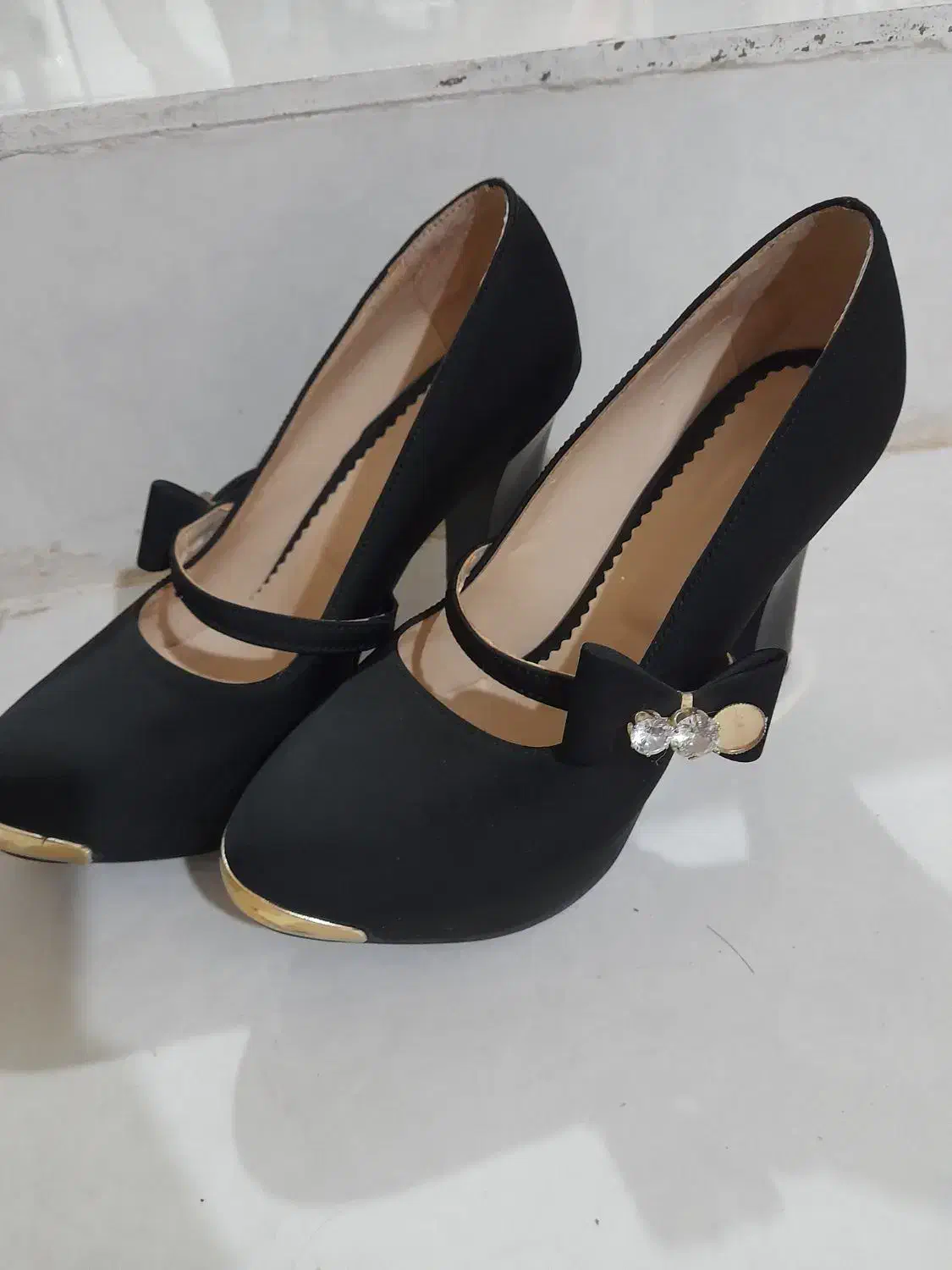 کفش مجلسی زنانه|کیف، کفش، کمربند|تربت جام, بیست متری منبع آب|دیوار