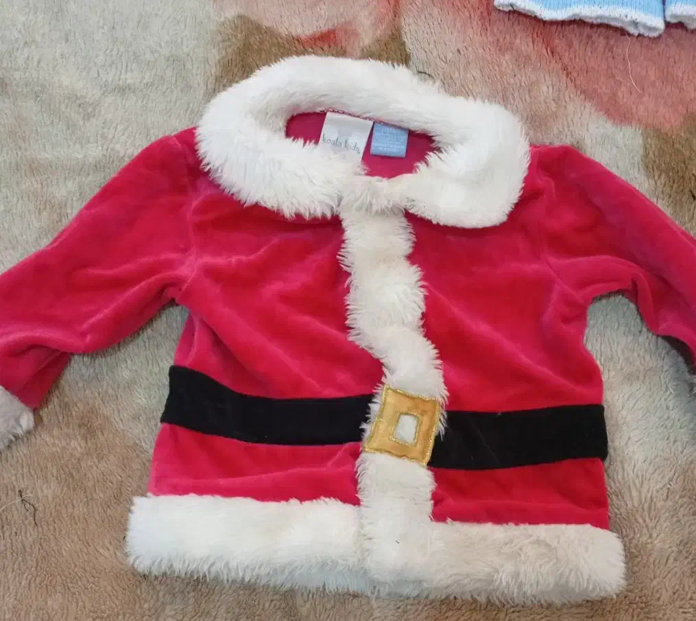 تعدادی لیاس دخترونه|کفش و لباس بچه|شیراز, سعدیه جنوبی|دیوار