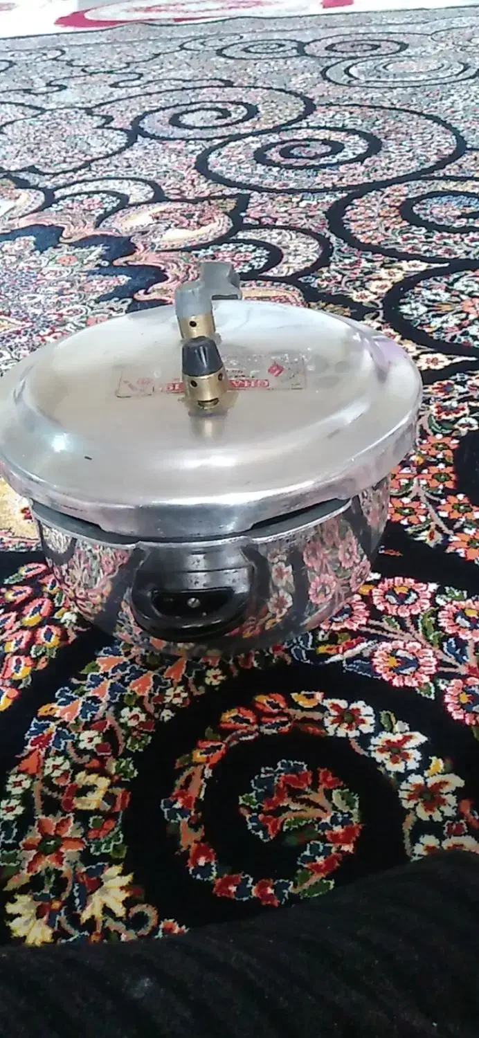 دیگ زود پز۸ لیتری در حد نو|ظروف پخت‌وپز|بروجرد, |دیوار