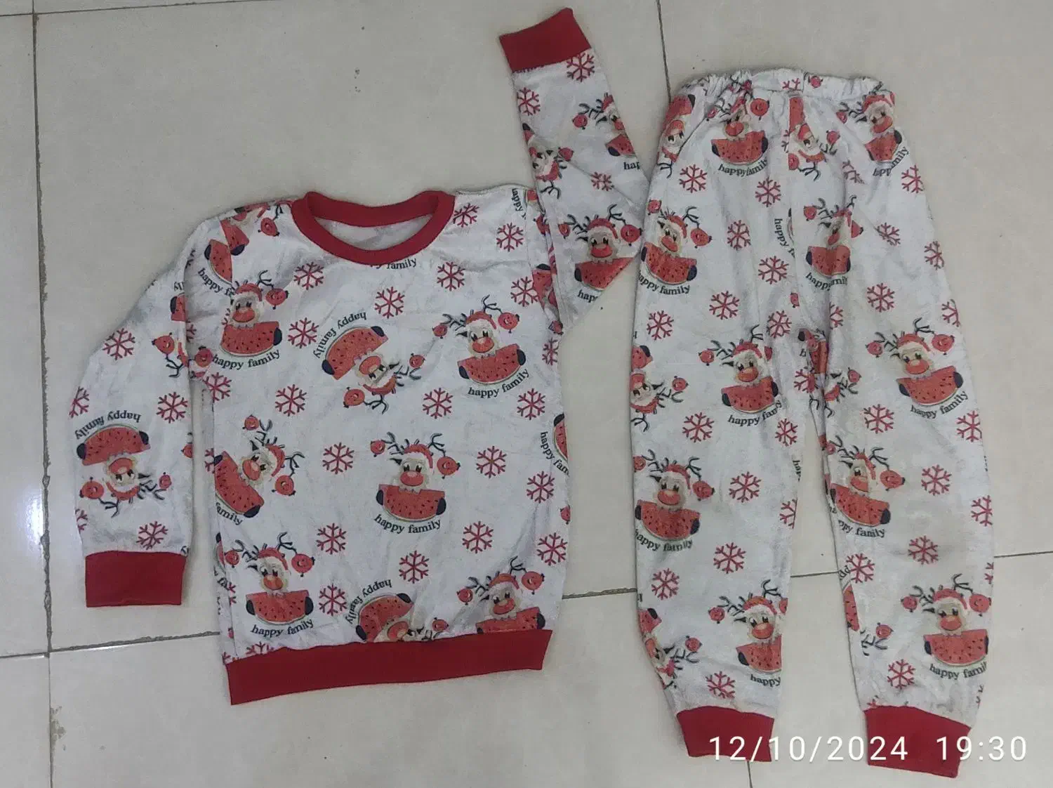 تعداد زیادی کاپشن و سویشرت و لباس بچگونه و دخترونه|کفش و لباس بچه|اشتهارد, |دیوار