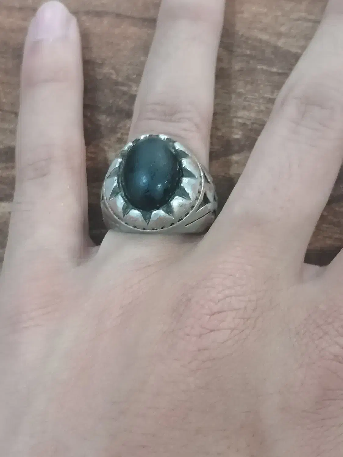 انگشتر(شوه)|بدلیجات|رباط‌کریم, رباط‌کریم|دیوار