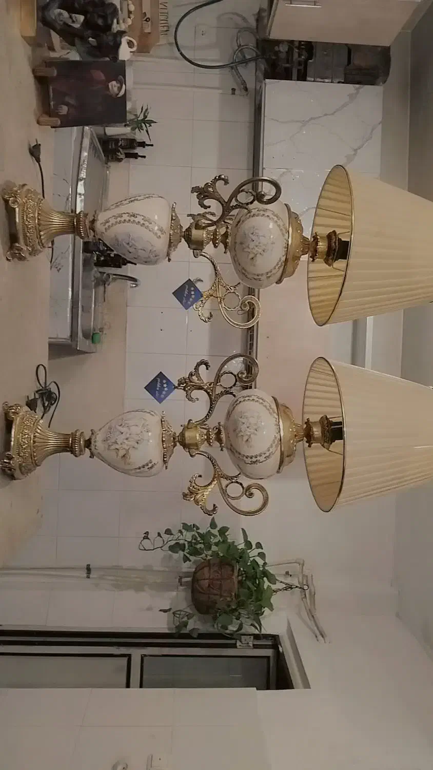 *آباژور سلطنتی آنتیک قدیمی لاکچری*خاص پسند|چراغ خواب و آباژور|مشهد, فرودگاه|دیوار