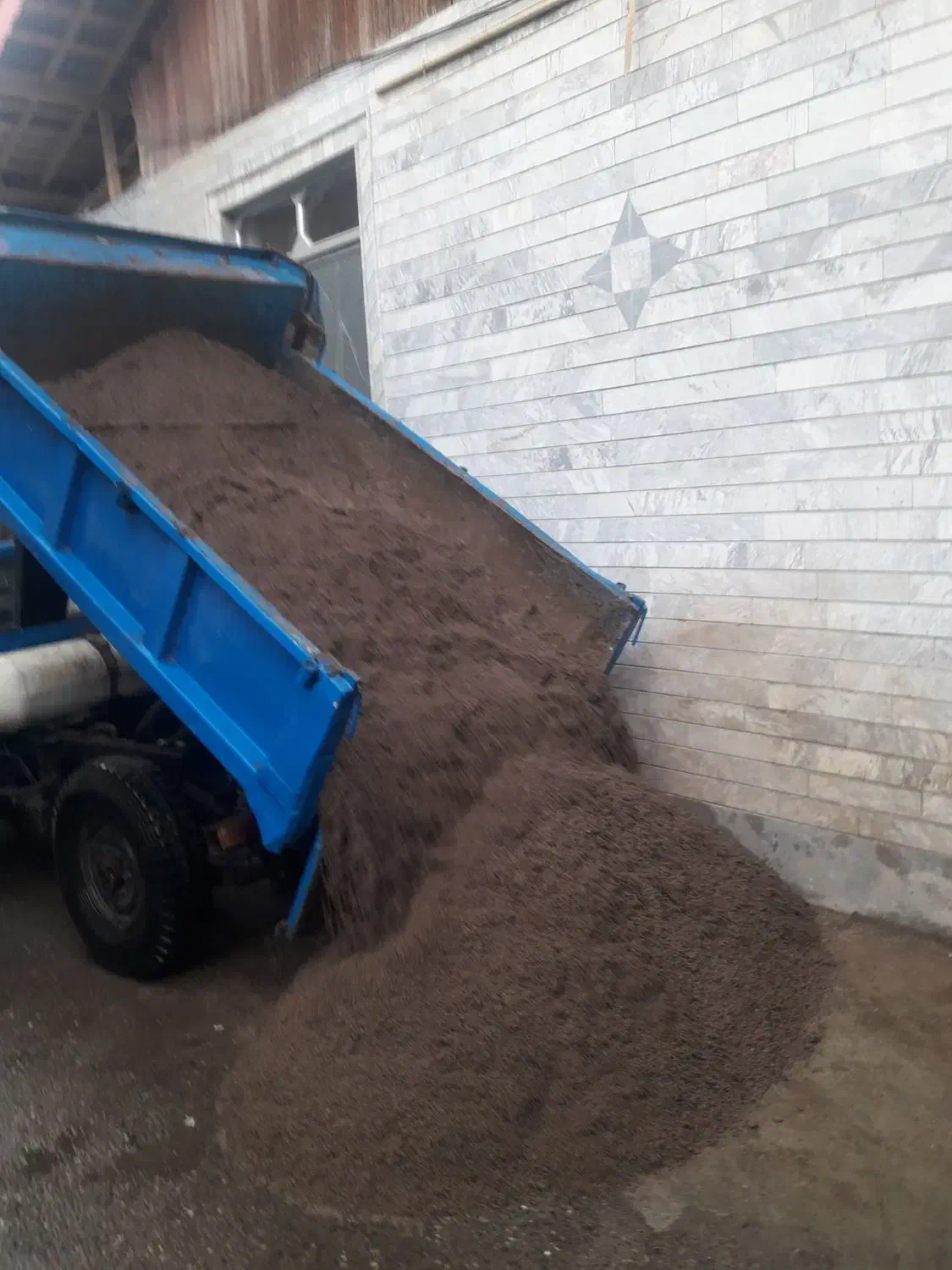 حمل و فروش ماسه و نخاله ساختمانی با نیسان کمپرسی|خدمات حمل و نقل|رشت, شهرک قدس|دیوار